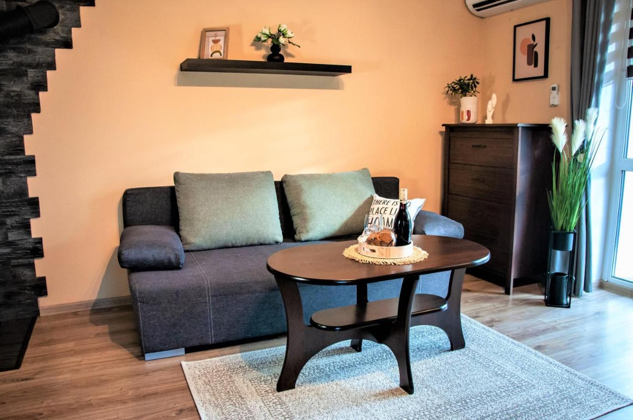 Apartament "Klimatycznie" - Przytulny, 4-Osobowy, Jelenia Gora, Cieplice Kültér fotó